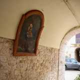 Concludiamo il nostro particolare viaggi in Vico I di via Umberto I, dove ci aspetta la Madonna del Carmine